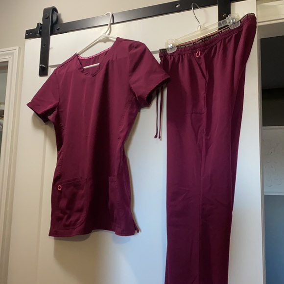 Heart Soul Scrubs, size small, color wine - Picture 2 of 4